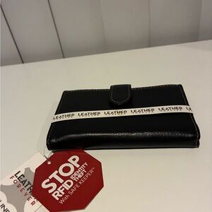 Mundi Leather Forever wallet with RFID Protection